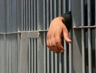 Βίντεο: Άγριο ξύλο μέσα σε φυλακή